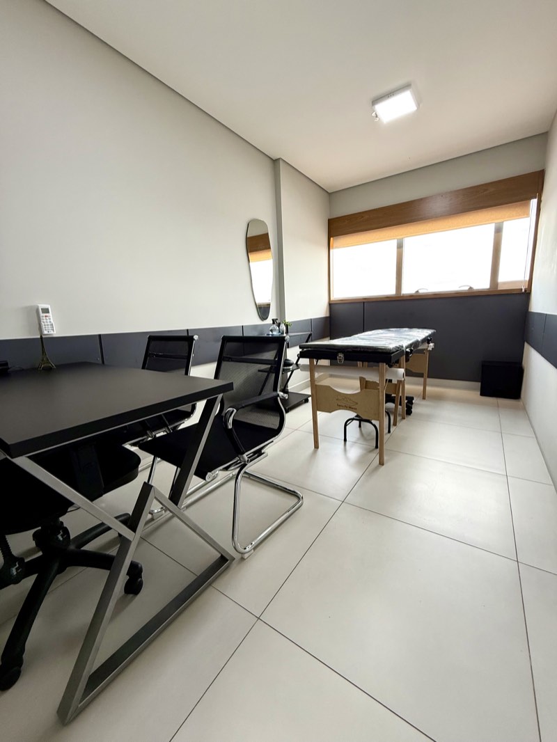 Sala 13 com maca no coworking High Business Franca